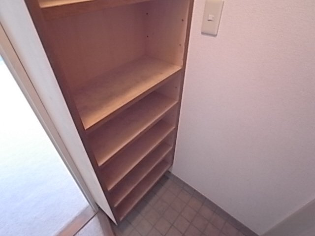 ヒルズ六甲の玄関