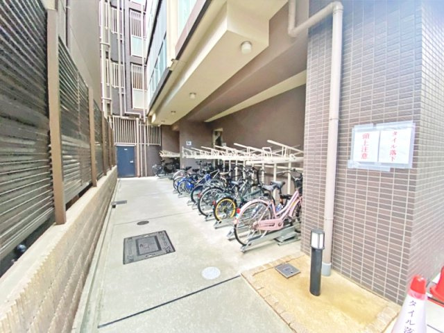 エステムプラザ心斎橋ＥＡＳＴ　ＩＶブランディアの駐輪場
