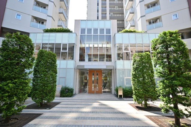 ＴＨＥ　ＯＭＩＹＡ　ＴＯＷＥＲＳのエントランス|ゆとりのあるエントランスです