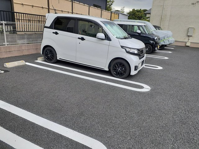 セオアジュールの駐車場|駐車場があるので、車を買う予定の方も安心です