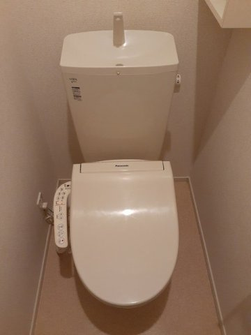 セオアジュールのトイレ|落ち着いた色調のトイレです