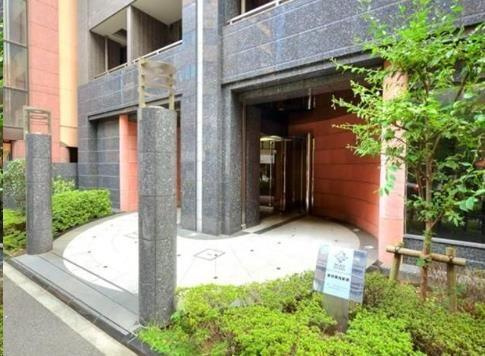 パレステュディオ新宿御苑駅前のエントランス