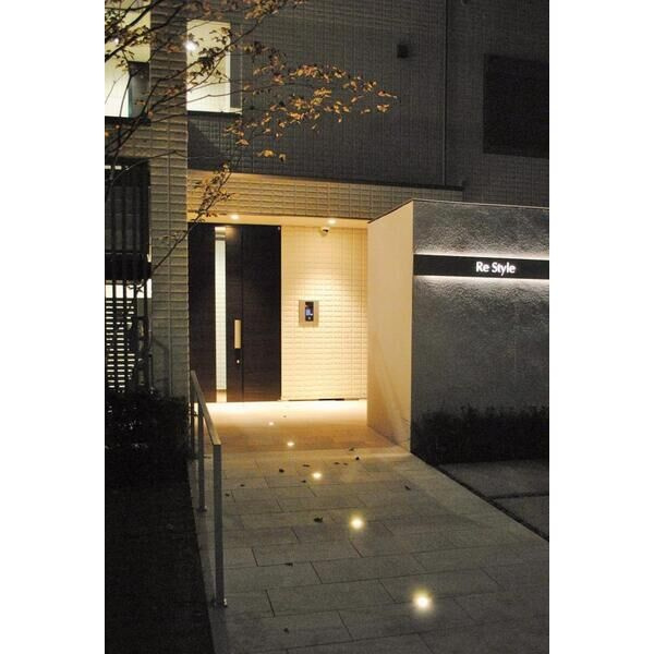 Re　ー　Style　(refine　style)のエントランス