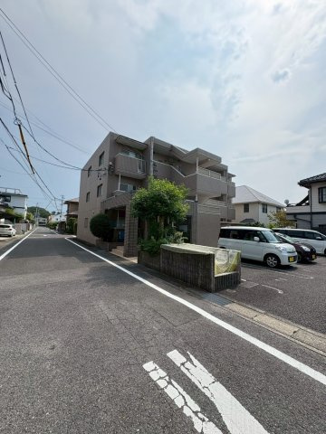 パークサイド三好ヶ丘の駐車場|駐車場があるので、車を買う予定の方も安心です