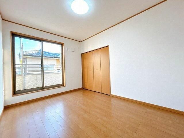 中古戸建て・仲介手数料半額）犬山市字郷西１９２－３の洋室|南側洋室「約６帖の洋室です。…