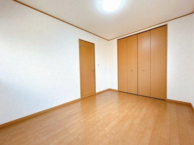 中古戸建て・仲介手数料半額）犬山市字郷西１９２－３の洋室|北側洋室「２面採光で北側でも…