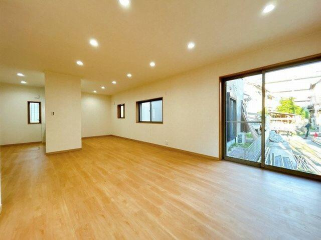中古戸建て・仲介手数料半額）犬山市字郷西１９２－３の居間・リビング|ＬＤＫ「別角度からの写真」