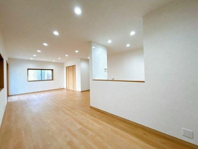 中古戸建て・仲介手数料半額）犬山市字郷西１９２－３の居間・リビング|ＬＤＫ「ダイニング側からの写真」
