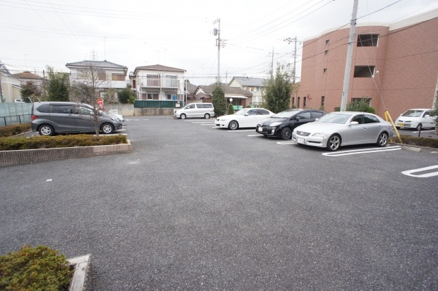 グランパルテールの駐車場