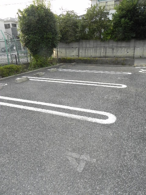 グランパルテールの駐車場