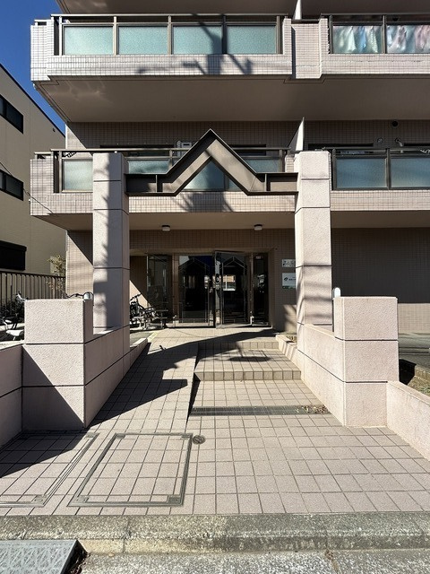 サンヒルズセンター北のエントランス