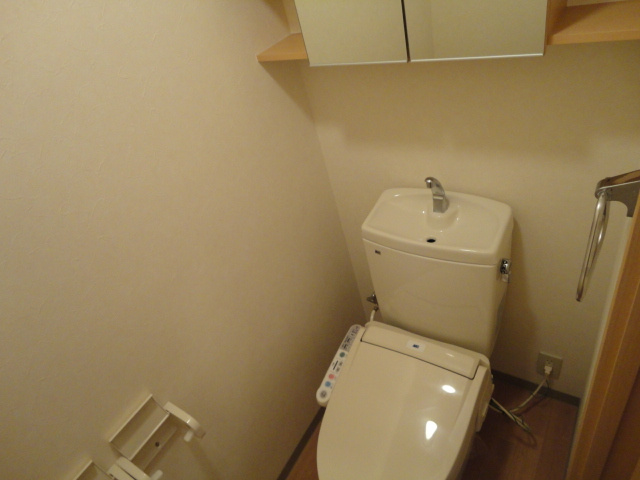 メゾンブランシュのトイレ|落ち着いた色調のトイレです
