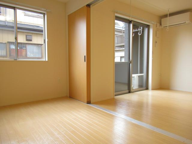 クロニクルの内装|過ごしやすい室内です
