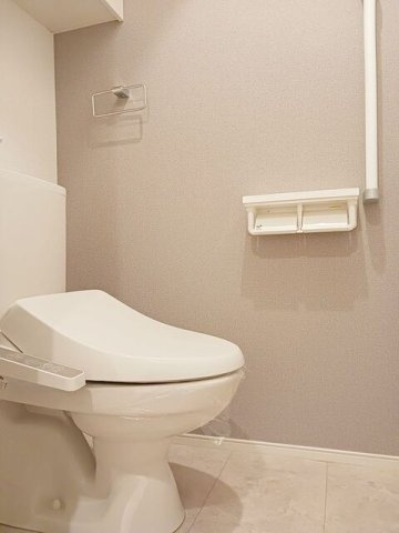 カスターニエのトイレ|清潔感のあるトイレです