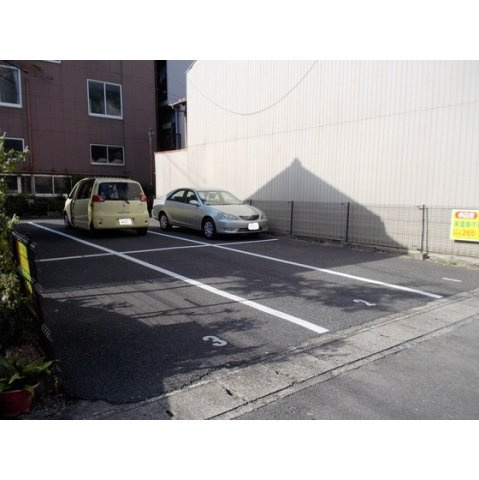 岐阜市高野町４丁目の駐車場の外観