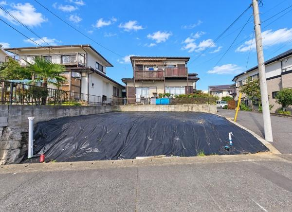 横浜市青葉区大場町の新築一戸建の前面道路含む現地写真|閑静な住宅街につき住環境良好です♪
お気軽にお問い合わせください。