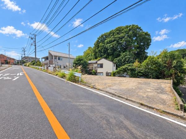 横浜市戸塚区川上町の新築一戸建の前面道路含む現地写真|陽当りの良さが伝わります。
是非一度、現地へ起こしください。

