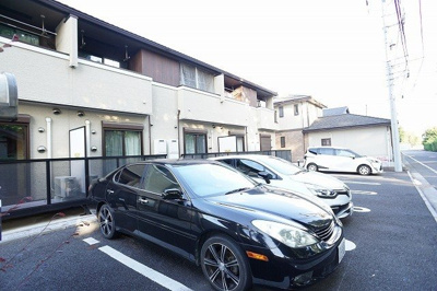 【駐車場】 | サンライズ | 駐車場に車を止められます
