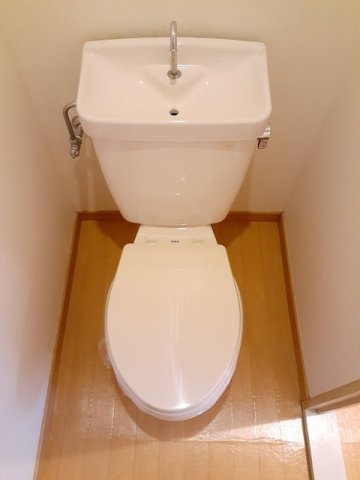 ＳＴハイツのトイレ|落ち着いた色調のトイレです