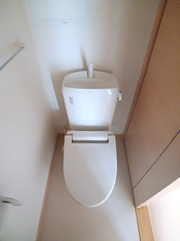 ノーブルヴィラ　Ⅰのトイレ|落ち着いた色調のトイレです