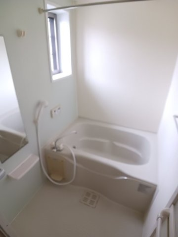 ノーブルヴィラ　Ⅰの浴室|コンパクトで使いやすいお風呂です