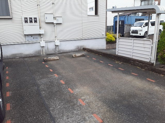 ヌフ・アンジュの駐車場|駐車場に車を止められます