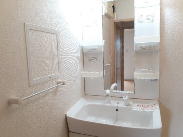 ヌフ・アンジュの洗面所|コンパクトで使いやすい洗面所