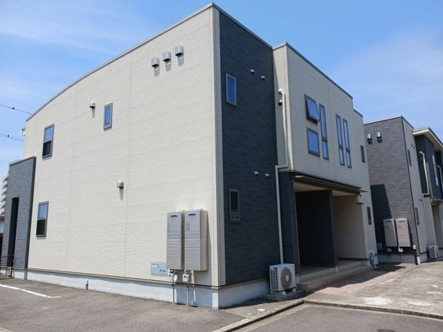 アクア・クレメント四番館の外観