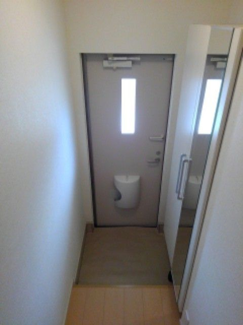 アクア・クレメント四番館の玄関