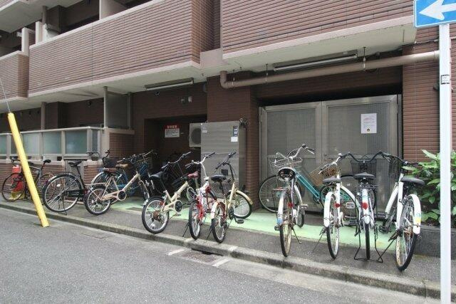 パレステュディオ浜松町の駐車場