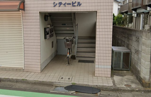 シティービルのエントランス