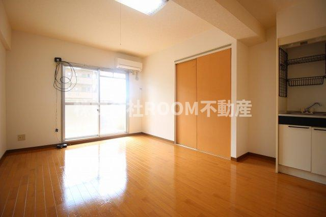 イーストウッドマンションの寝室|開放的な寝室です