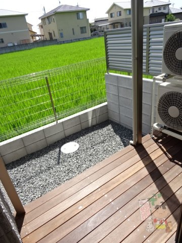 ラ・イース松新町の庭