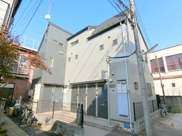 バーミープレイス蒲田Ⅱの外観|2010年3月築　木造地上2階建て総戸数6戸
東京都大田区南蒲田1丁目　京浜急行本線京急蒲田駅徒歩7分、京浜東北線蒲田駅徒歩16分