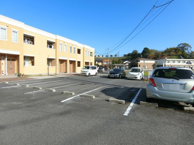 ウエストサイドウッドの駐車場