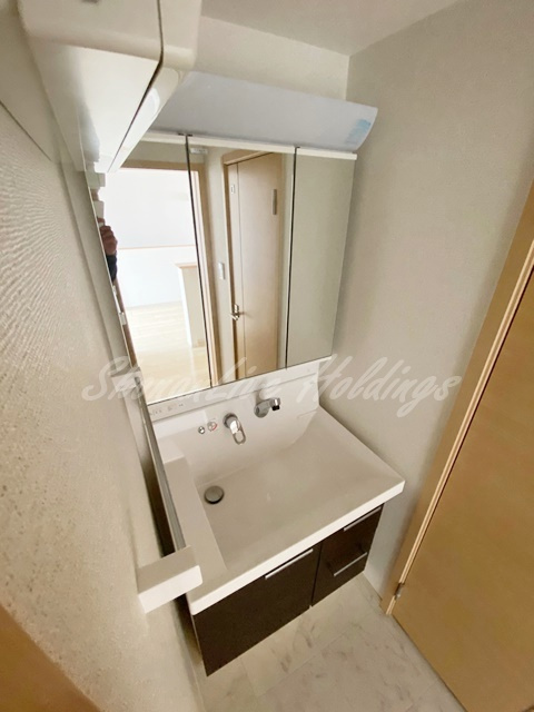 藤沢市円行１丁目の賃貸マンションの洗面所|明るい洗面所です