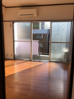 内山マンションの居間・リビング