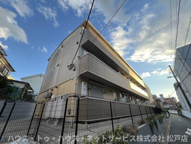 アドラブールの外観