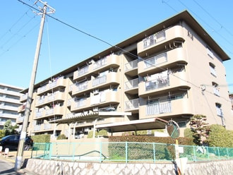公社山田西B団地A16棟の外観