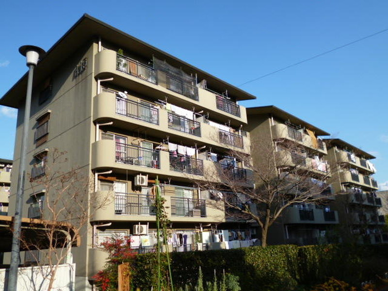 公社山田西B団地A16棟の外観