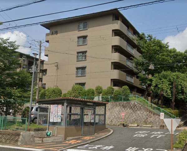 公社山田西B団地A16棟の外観