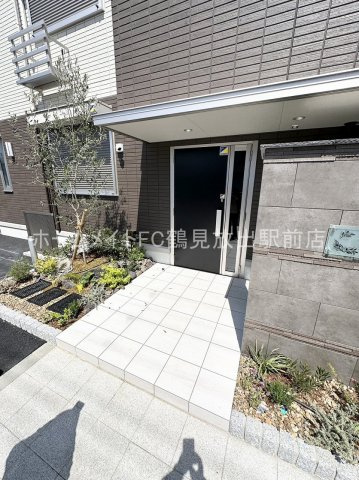 東大阪市森河内西２丁目のアパートのエントランス