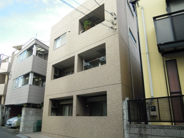 【外観】 | ロイヤルライオンヴィレッジ part6 | 鉄筋コンクリート造のがっちりとした建物。