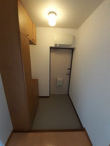 アメニティあらこの玄関|収納もある玄関です
