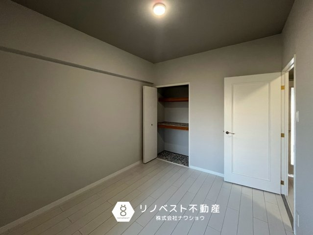 朝日プラザイーストスクエアの洋室|約5.5帖の洋室♪
グレーのクロスが落ち着いた雰囲気を演出◎