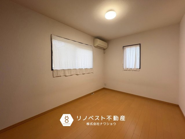 東大阪市南鴻池町2丁目の洋室|正方形の間取りで家具のレイアウトがしやすいです♪