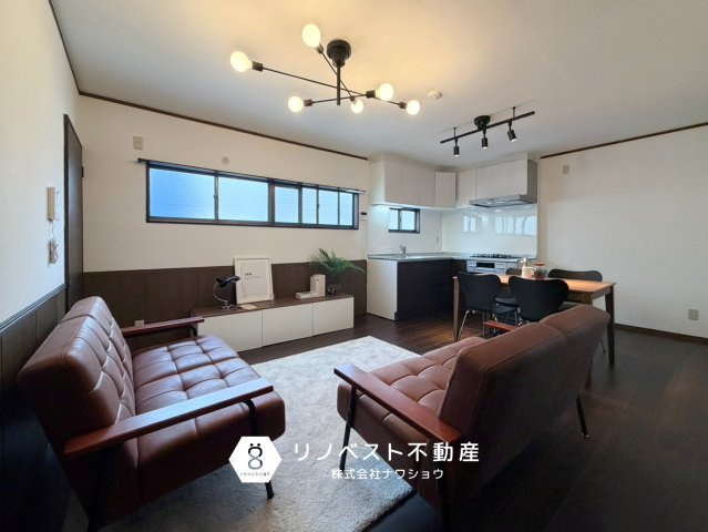 東大阪市吉松2丁目の居間・リビング|2階LDKでプライバシーが守られています◎