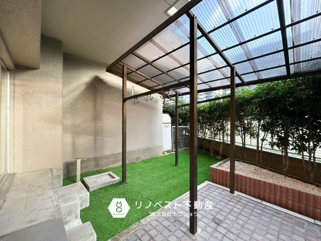 アメリア1番館の庭|ペットが走り回れるテラス付き♪
便利な水栓が設置されております。