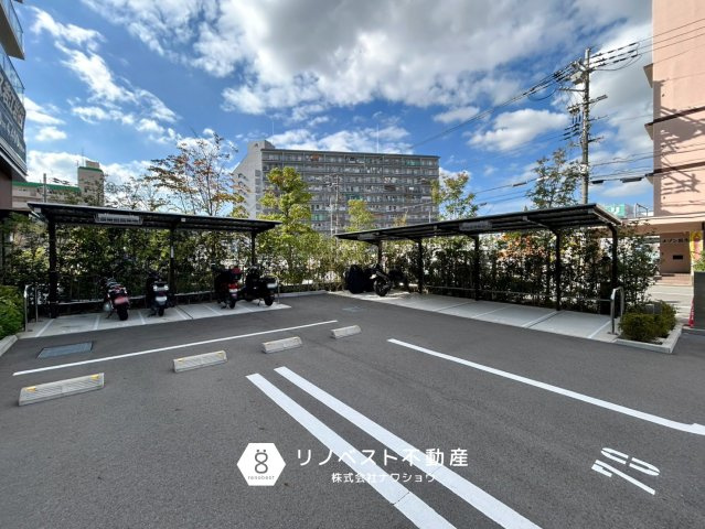 シティテラス若江岩田の駐車場|【リノベスト不動産】女性スタッフ・男性スタッフ共に活躍中！
