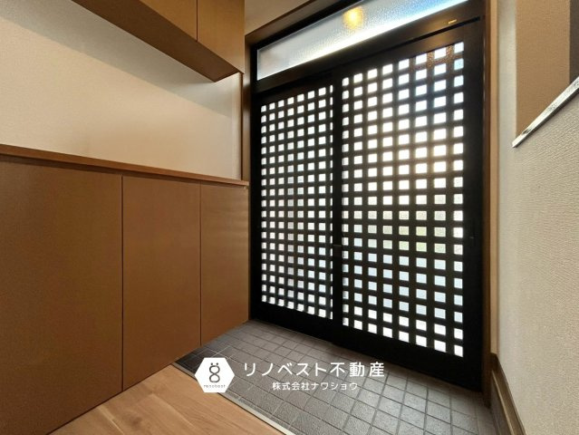 東大阪市吉田5丁目の玄関|【リノベスト不動産】女性スタッフ・男性スタッフ共に活躍中！
